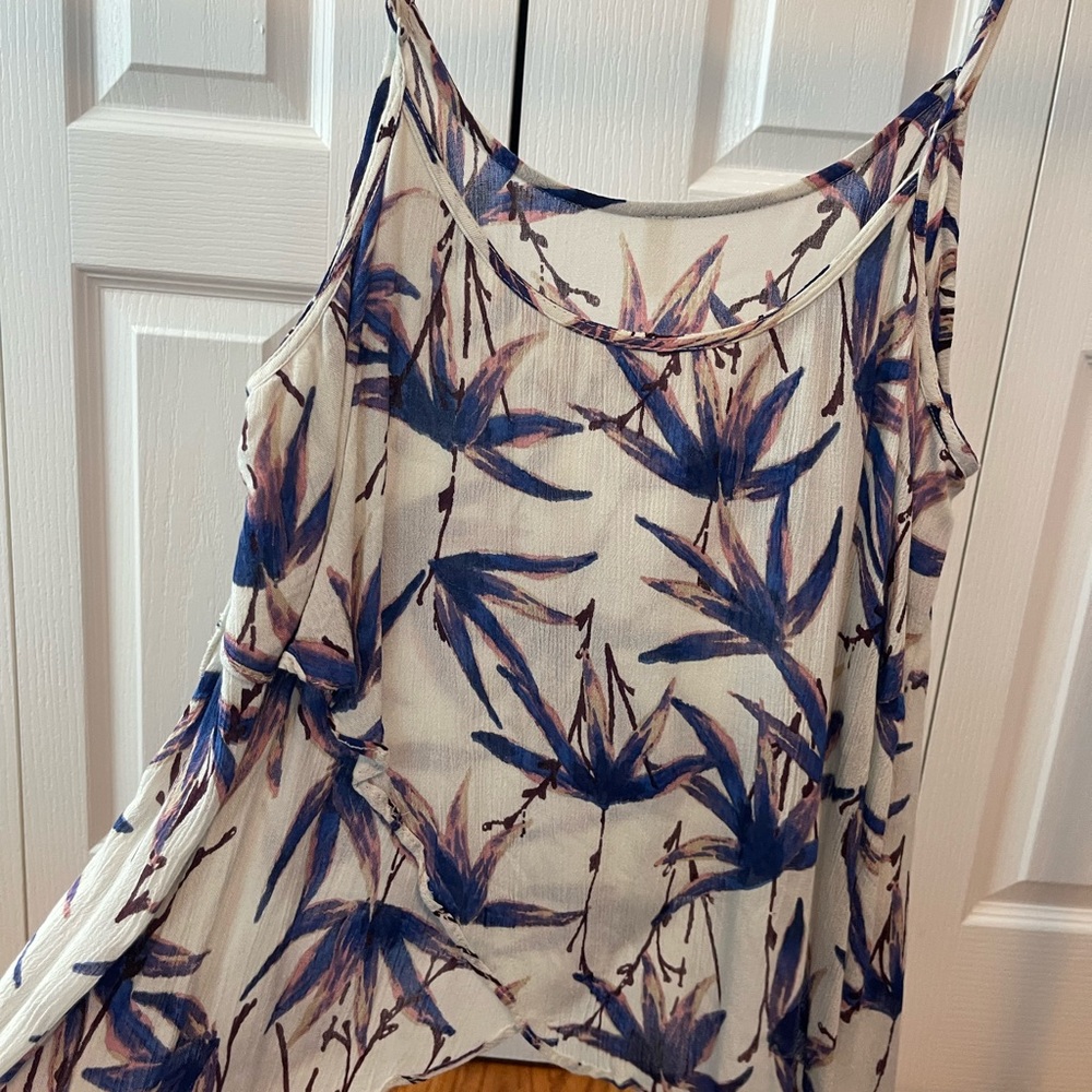 Adjustable Spaghetti strap top - Picture 3 of 3